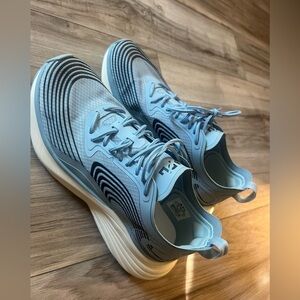 apl streamline women’s sneakers